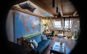 Treehouse Apartment